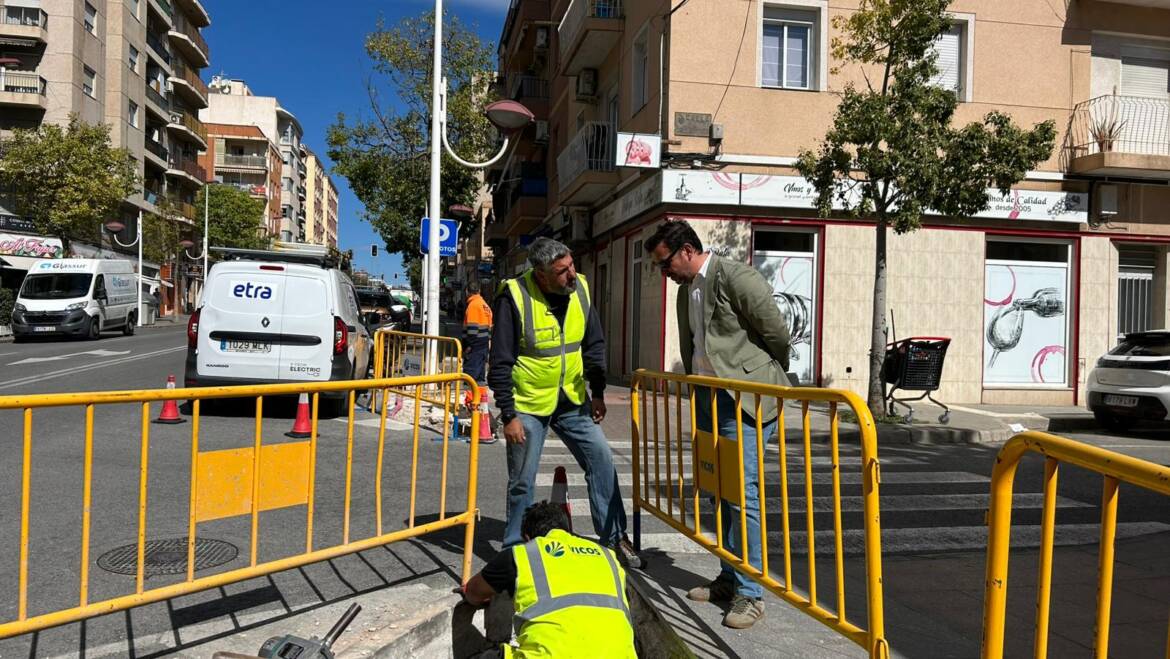 L’Ajuntament instal·la nous semàfors en la zona d’avinguda de Novelda per a millorar la seguretat viària