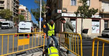 El Ayuntamiento instala nuevos semáforos en la zona de avenida de Novelda para mejorar la seguridad vial