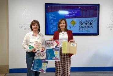 Elche celebra el Día del Libro con la liberación de 1.300 ejemplares por todo el municipio