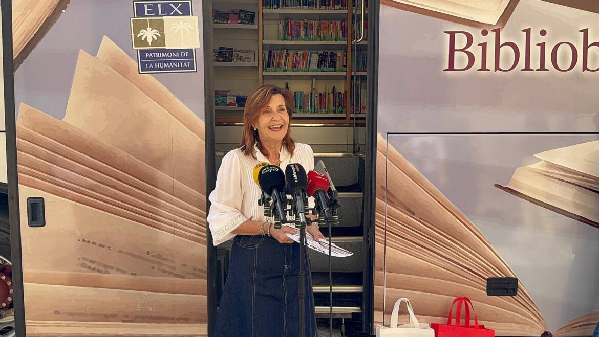 Elche celebra el Día del Libro con la liberación de 1.300 ejemplares en barrios y pedanías