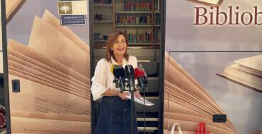 Elche celebra el Día del Libro con la liberación de 1.300 ejemplares en barrios y pedanías