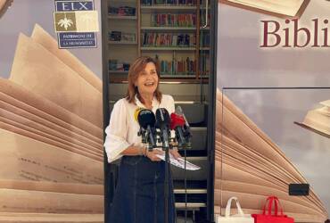 Elche celebra el Día del Libro con la liberación de 1.300 ejemplares en barrios y pedanías