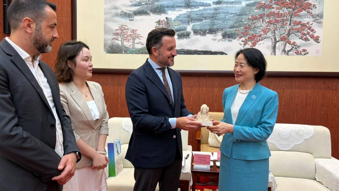 Elx obri noves oportunitats d’inversió a la Xina després d’una reunió de treball amb el districte de Nansha