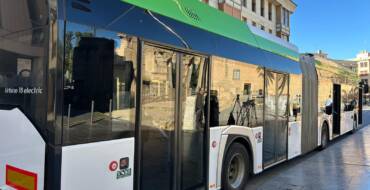 Elche realiza pruebas con autobuses eléctricos articulados para reforzar las líneas con mayor demanda