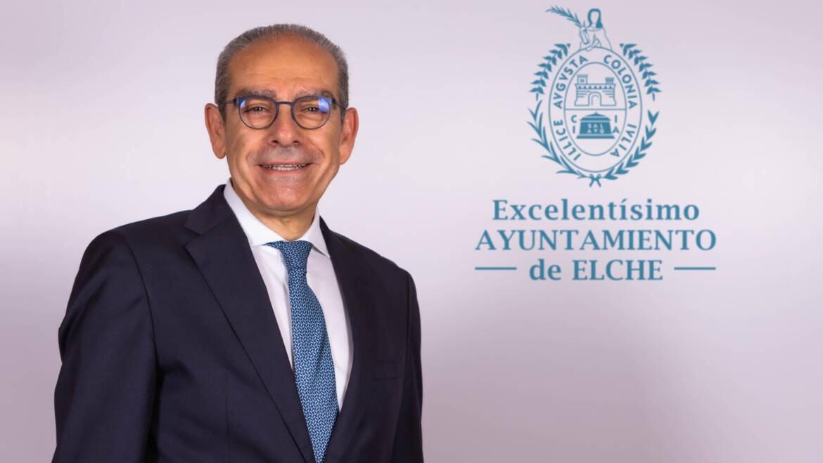 El vicealcalde Francisco Soler recibe el premio del Rotary Club Elche a la trayectoria profesional
