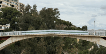 El Ayuntamiento se suma a la iniciativa para sacar banderas del Elche CF a los balcones