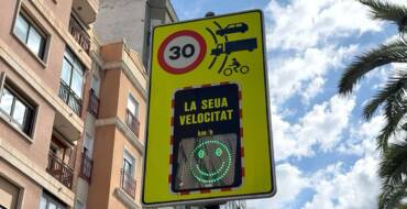 Elche instalará nuevos paneles de control de velocidad en entornos educativos