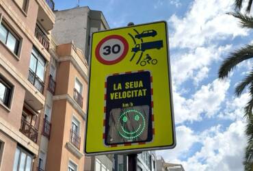 Elx instal·larà nous panells de control de velocitat en entorns educatius