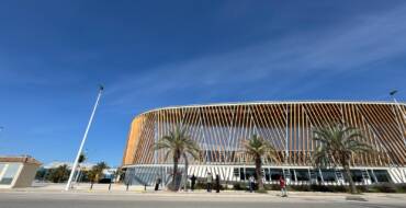 Elche incorpora nuevas paradas de autobús junto al Pabellón Sara Marín y María Díez