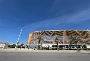 Elche incorpora nuevas paradas de autobús junto al Pabellón Sara Marín y María Díez