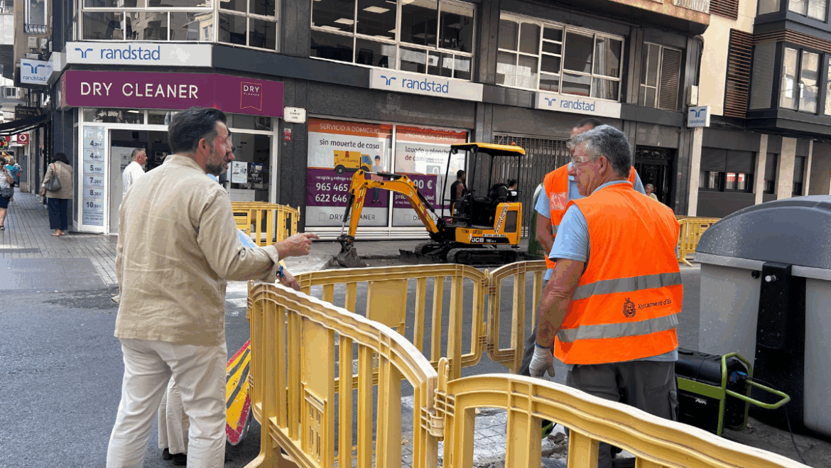El Ayuntamiento continúa el plan de arbolado en el entorno de la calle Maestro Serrano