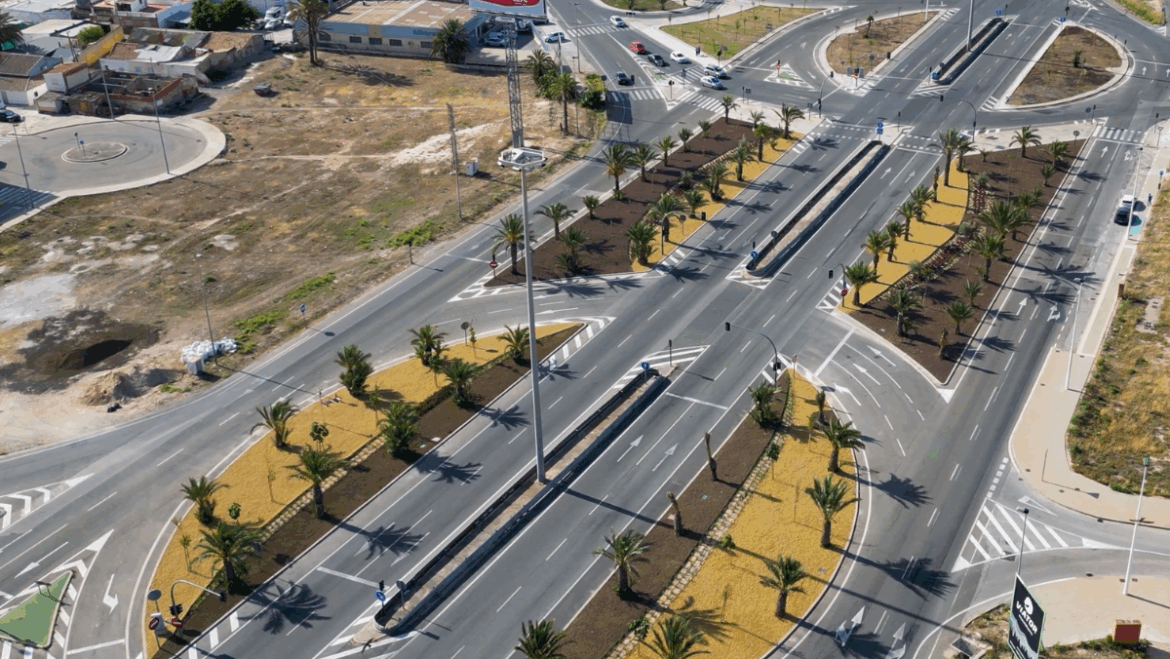 El Ayuntamiento finaliza el ajardinamiento de las rotondas situadas en la Ronda Oeste
