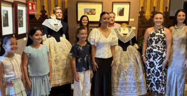 Elche expone la indumentaria de las nuevas Reinas y Damas de las Fiestas