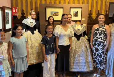 Elche expone la indumentaria de las nuevas Reinas y Damas de las Fiestas