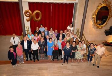 Elx ret homenatge a 26 majors de 90 anys en una gala tribut