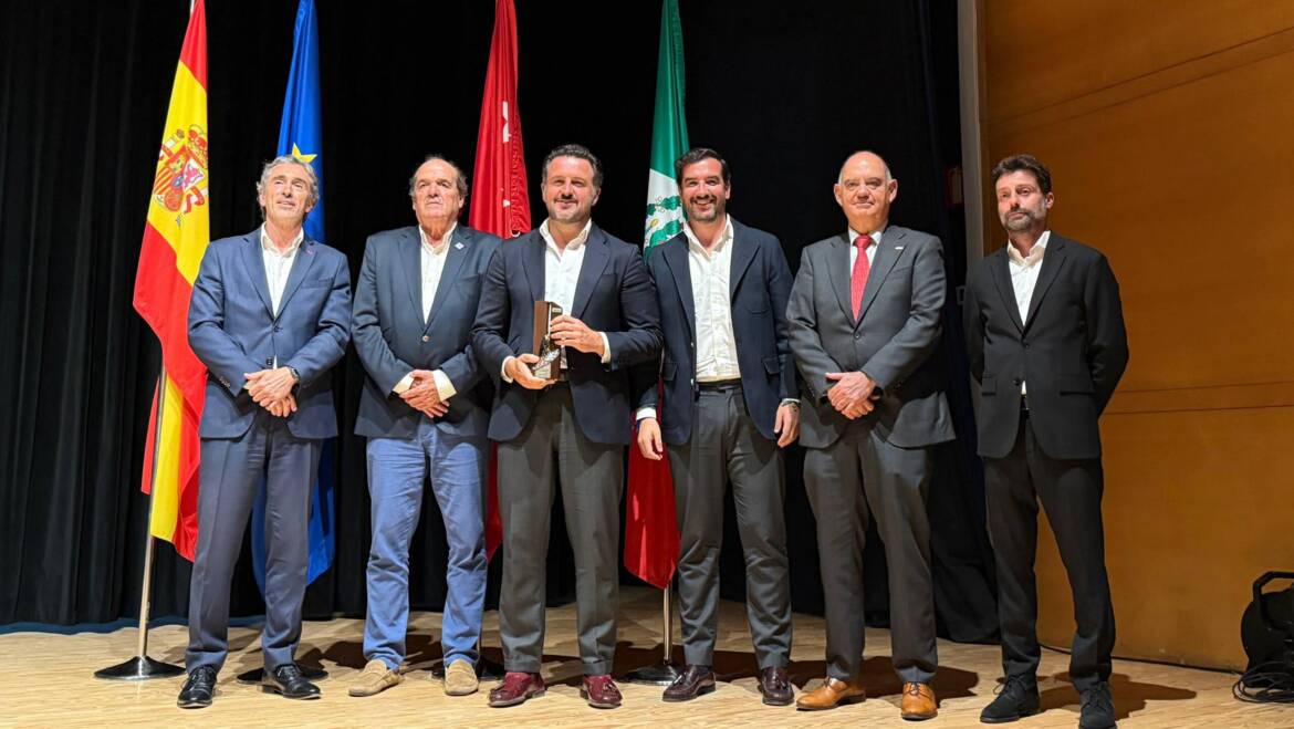 Elche recibe la ‘Escoba de Platino’ por su limpieza urbana y la implantación del contenedor marrón