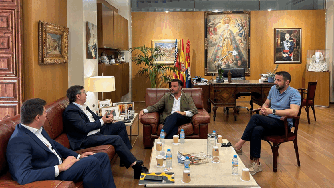El Ayuntamiento y la CEV refuerzan su colaboración para impulsar el desarrollo económico en Elche