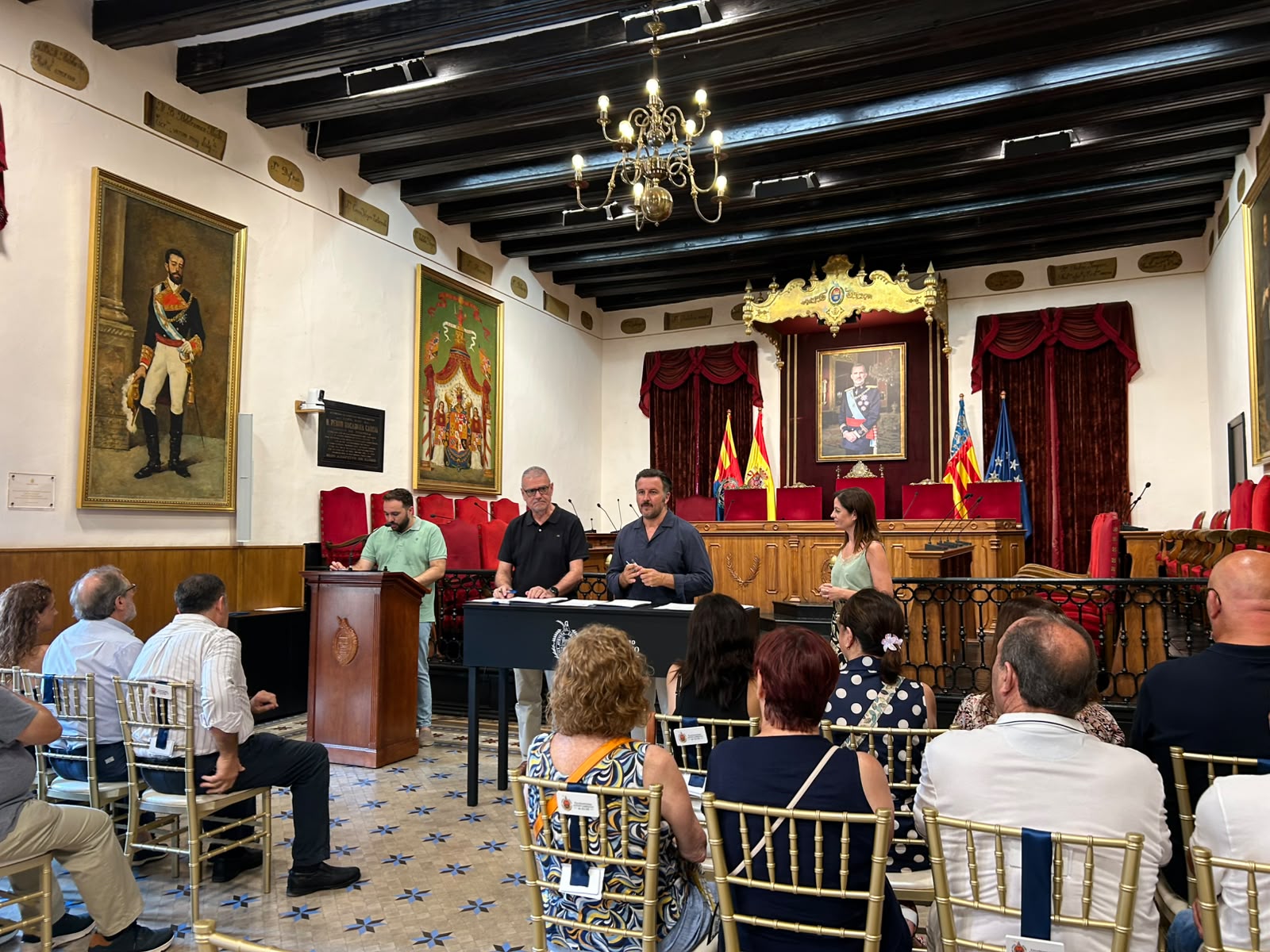 Elche firma convenios con doce entidades festeras por valor de más de 400.000 euros (1)