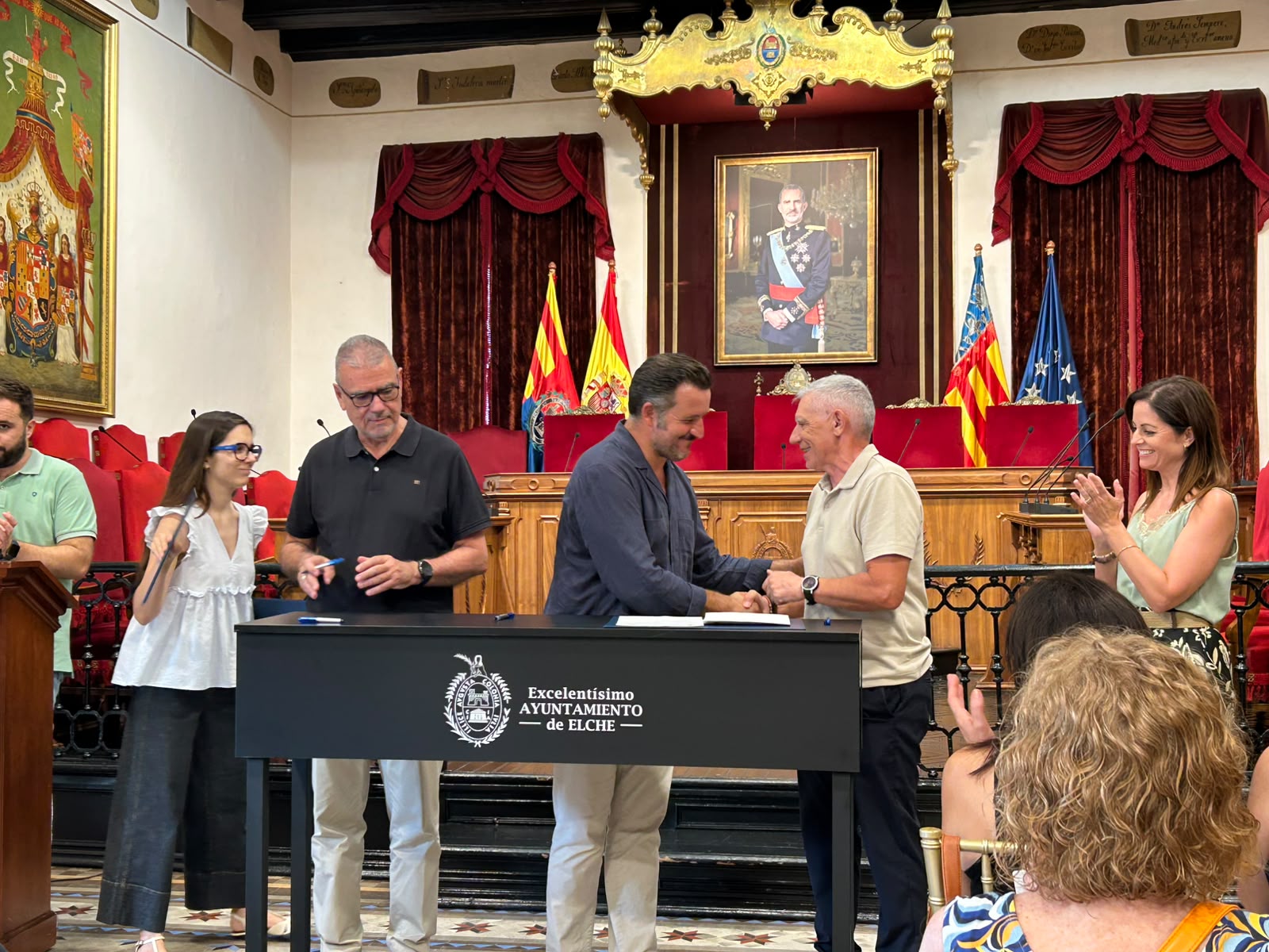 Elche firma convenios con doce entidades festeras por valor de más de 400.000 euros (2)