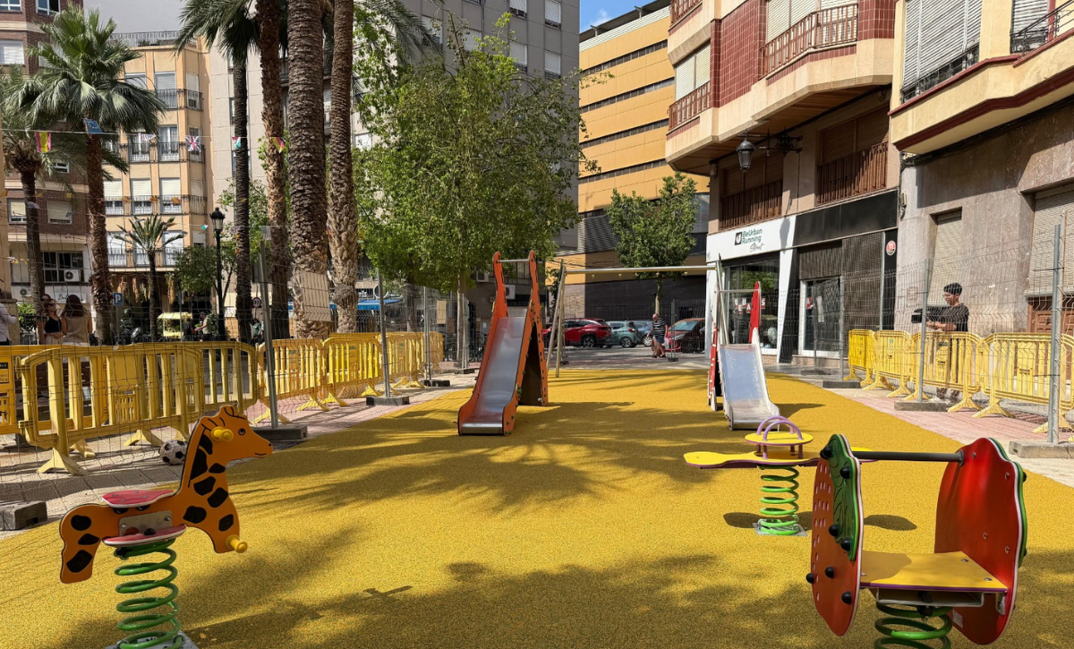 Elche pone en marcha las líneas de autobuses especiales de playas para los meses de julio y agosto