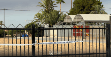 El Ayuntamiento de Elche ejecuta la clausura de una tercera campa de aparcamiento ilegal junto al aeropuerto