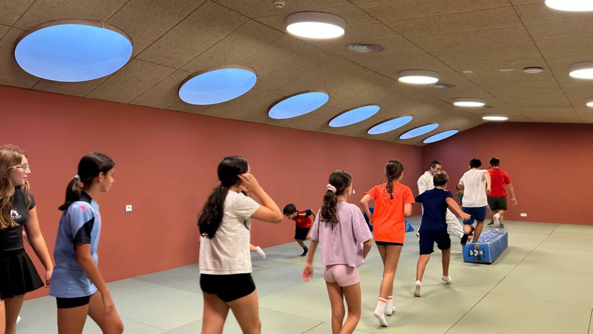 El pabellón Sara Marín y María Díez acoge hasta el 31 de julio la 1º edición de la Escuela de Verano Inclusiva