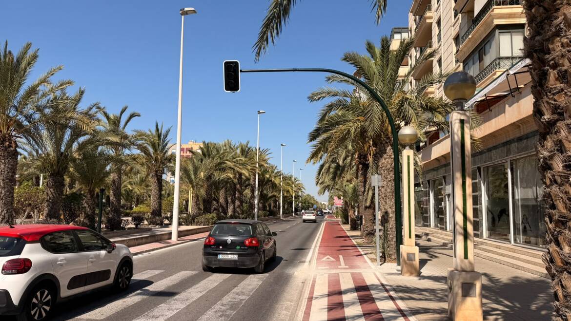 Entran en funcionamiento los nuevos semáforos de avenida de Novelda para mejorar la seguridad vial