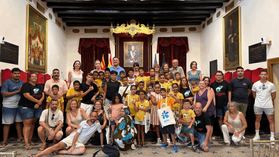 El Ayuntamiento da la bienvenida a los 23 niños saharauis del programa ‘Vacaciones en Paz’