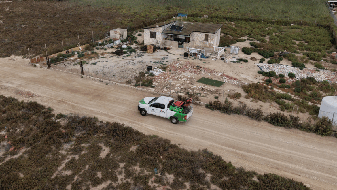Elche intensifica las fumigaciones contra los mosquitos en todo el municipio