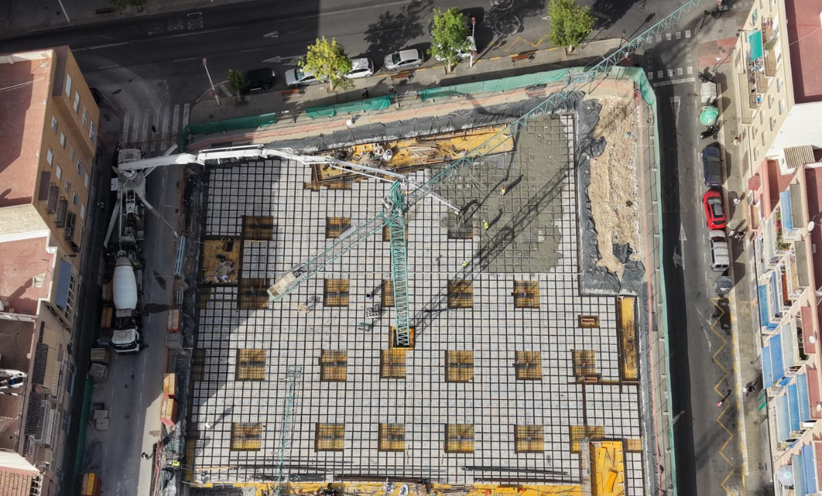 Las obras del futuro Centro Sociocultural de Jayton con el encofrado del forjado del sótano (2)