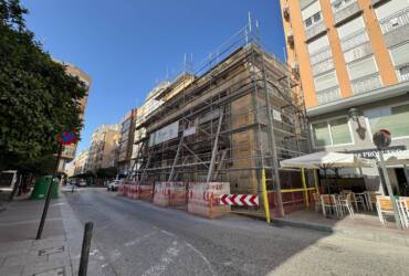 El Ayuntamiento inicia los trabajos de desmontaje de la fachada de Riegos El Progreso