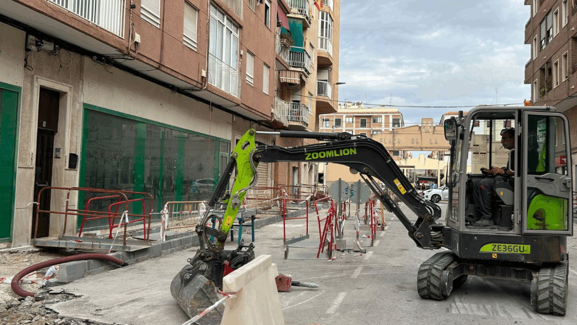 Avanzan las obras de mejora y renovación de la calle Francisco Alemañ en Altabix