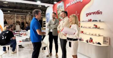 L’Ajuntament reconlza a les empreses il·licitanes presents a la fira MICAM del calçat