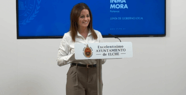El Ayuntamiento inicia los trámites para impermeabilizar la cubierta de la piscina del Esperanza Lag