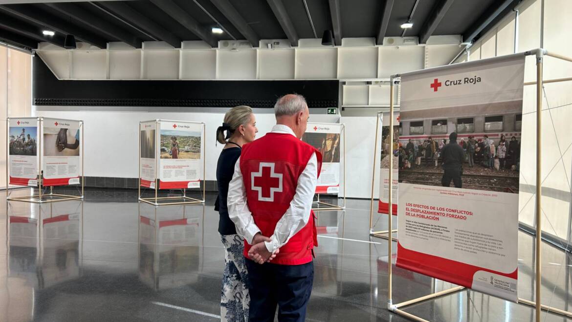 Elx acull l’exposició «Els límits de la guerra» de Creu Roja sobre conflictes armats