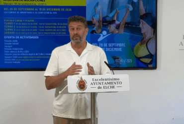 Elche cierra la campaña de piscinas con alta demanda y amplía la oferta de actividades acuáticas para otoño