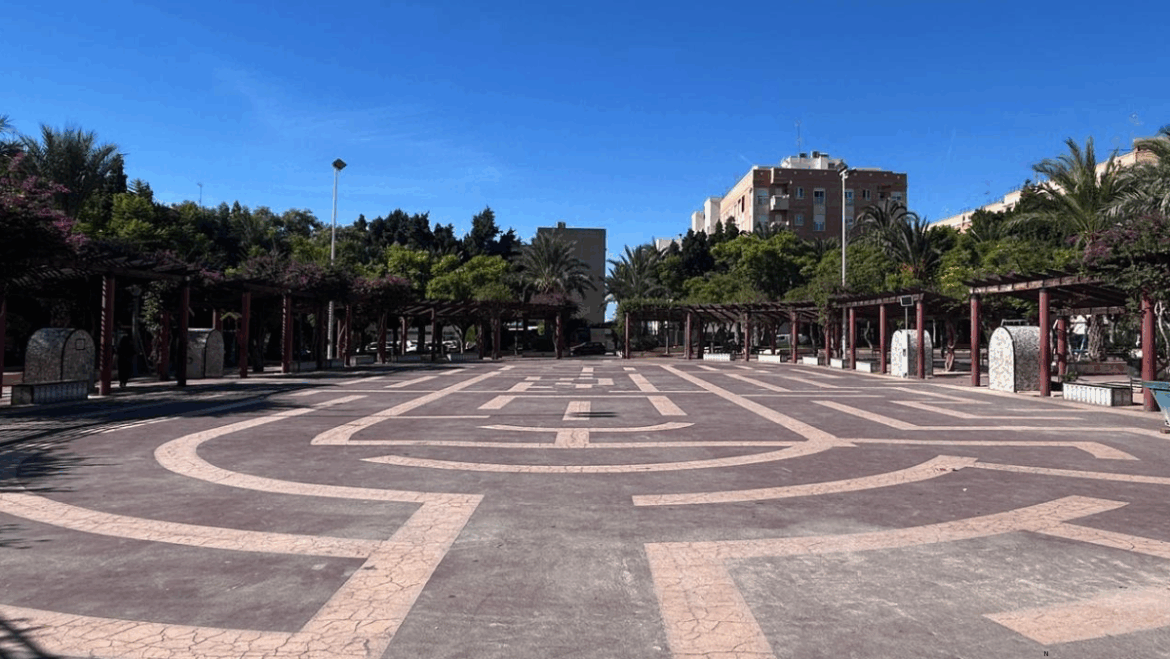 Elche proyecta la mejora y renovación de los parques infantiles