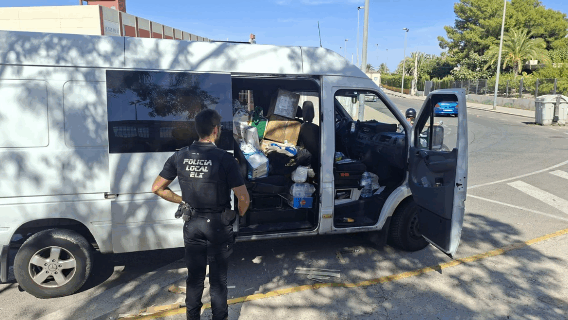 La Policia Local immobilitza una furgoneta amb aliments peribles sense refrigerar