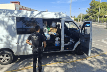 La Policía Local inmoviliza una furgoneta con alimentos perecederos sin refrigerar