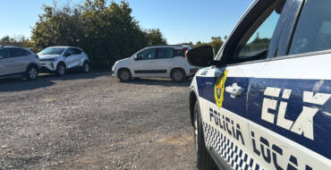 El Ayuntamiento de Elche actúa sobre dos campas de vehículos en Saladas y El Altet con alrededor de 500 coches