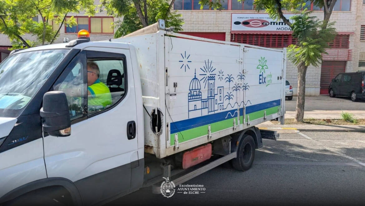 El servicio de recogida de residuos ‘puerta a puerta’ llega a los polígonos industriales de Elche