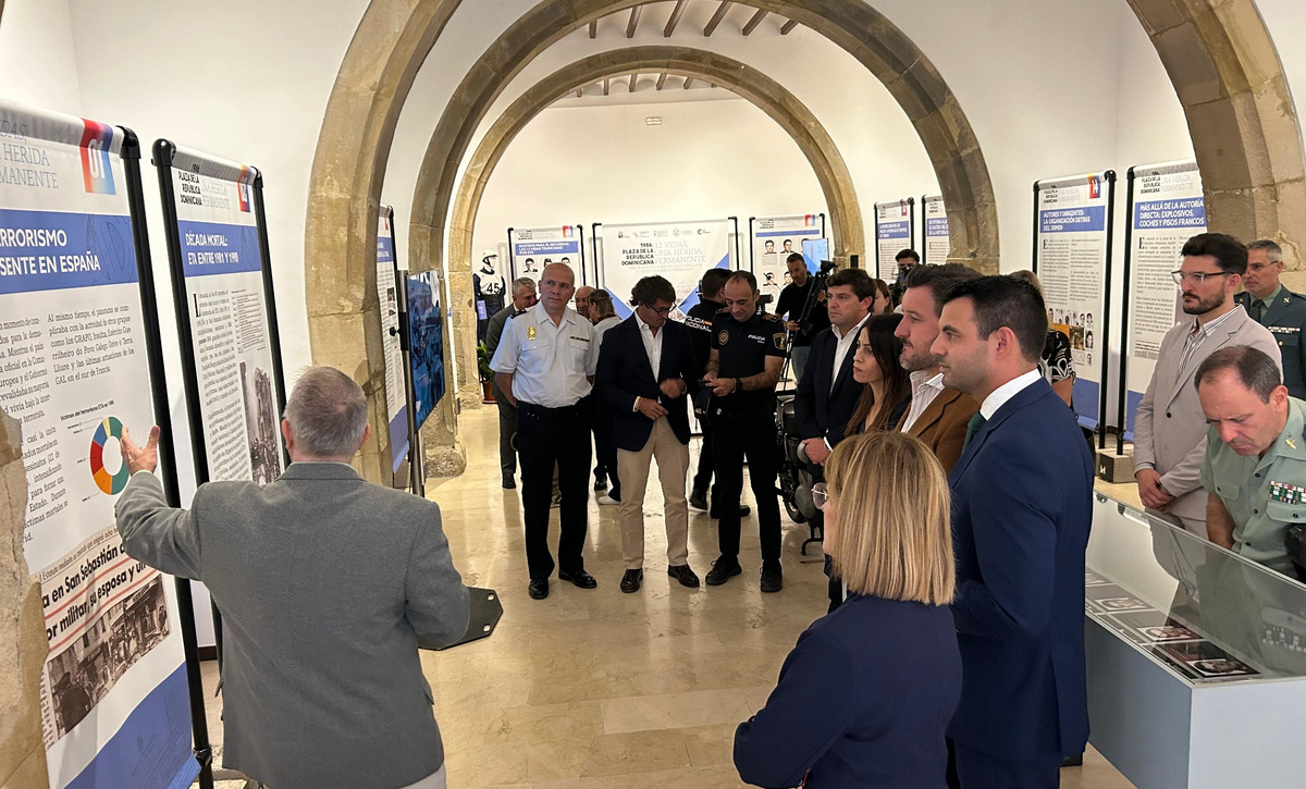 elche-acoge-la-exposicion-12-vidas-una-herida-permanente-en-homenaje-a-victimas-de-eta-foto-2