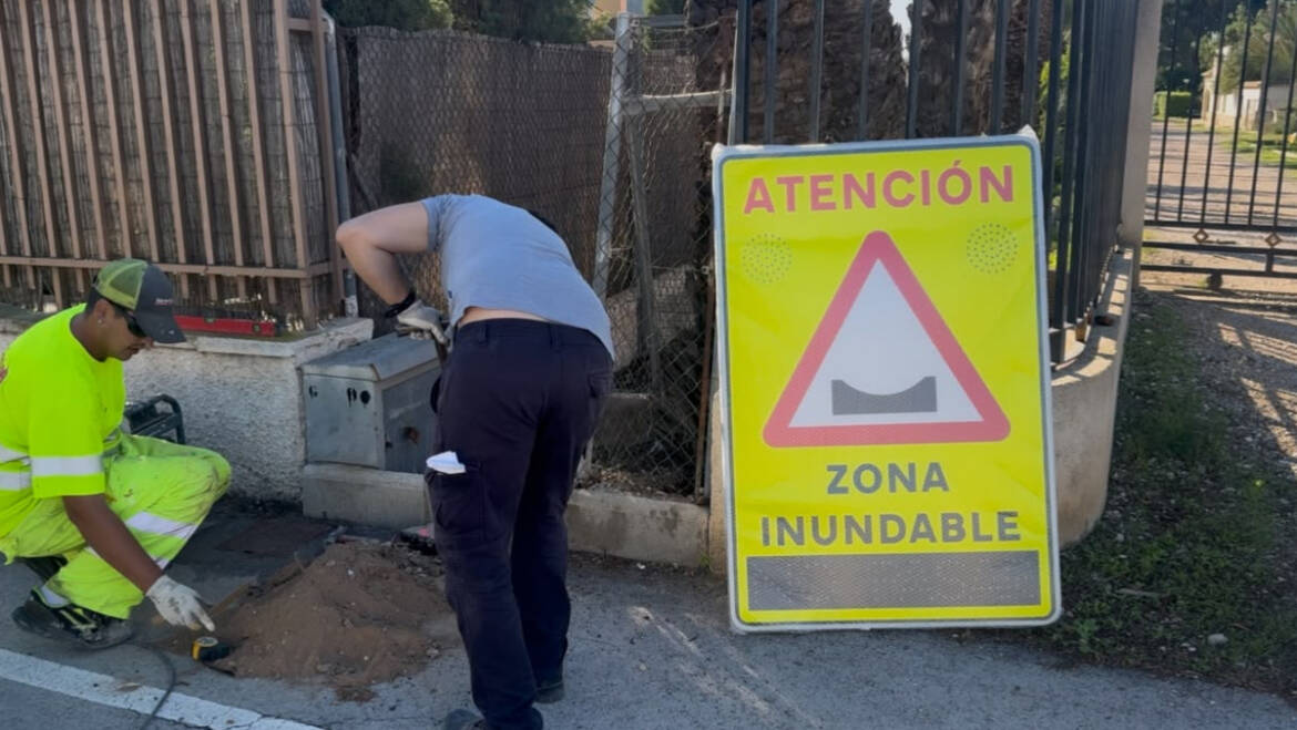 Elche instala señalización luminosa inteligente para cortar el tráfico ante peligro de inundación