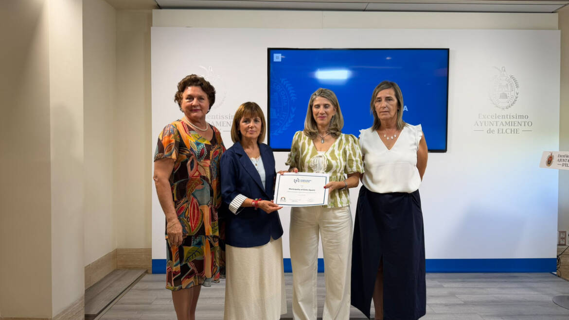 Elx rep el certificat com a municipi ‘family-friendly’ per les seues polítiques de suport a les famílies