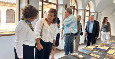 La Biblioteca Pedro Ibarra recibe el archivo personal de Felipe Ayala como donación