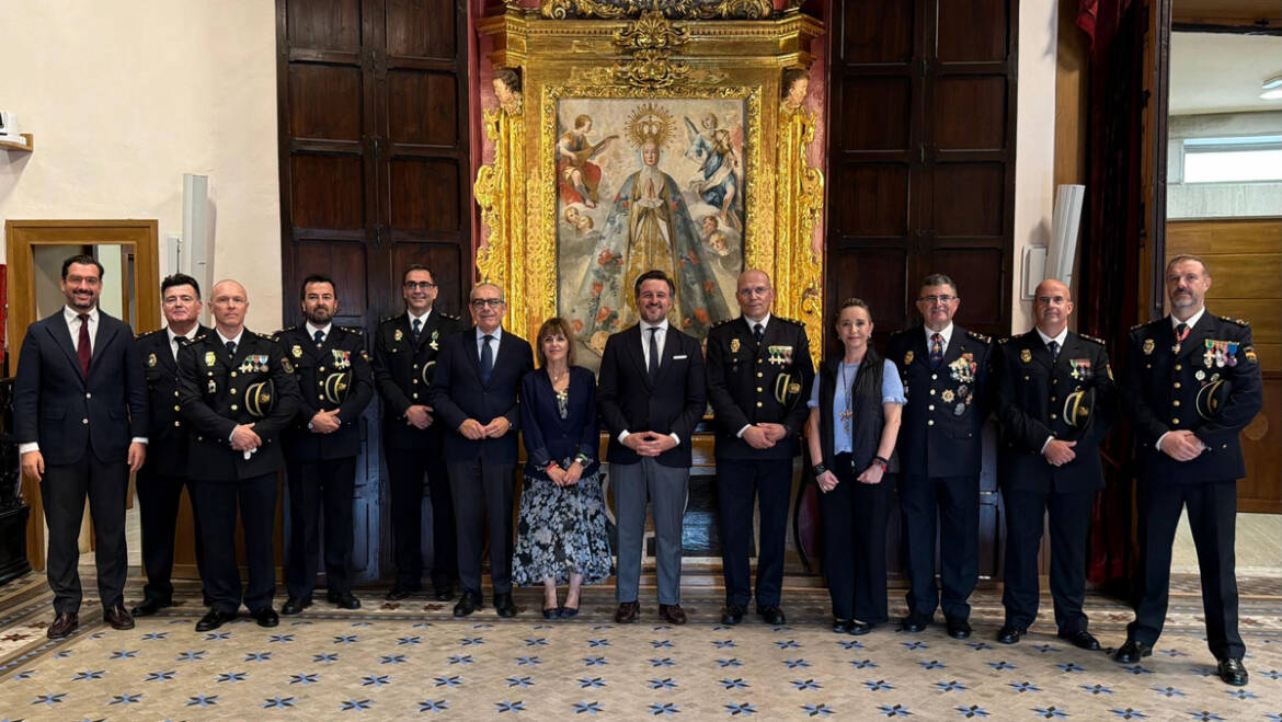 La Plaza de Baix acoge el acto del patrón de la Policía Nacional por la festividad de Los Ángeles Custodios